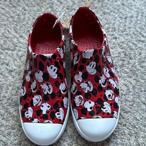 NWT Disney x Native Jefferson Print kids shoes